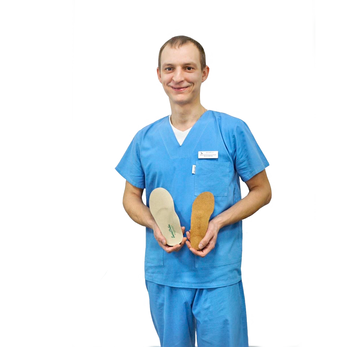 Техник-ортопед изготавливает стельки